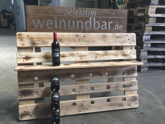 weinundbar.de Holzwandregal aus Europalette für 24 Flasche